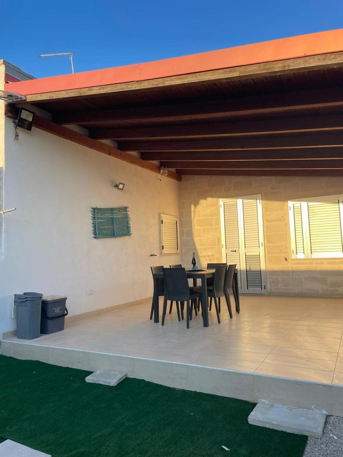 Lu Sole, Lu Mare E Lu Ientu Villa Torre Lapillo Esterno foto