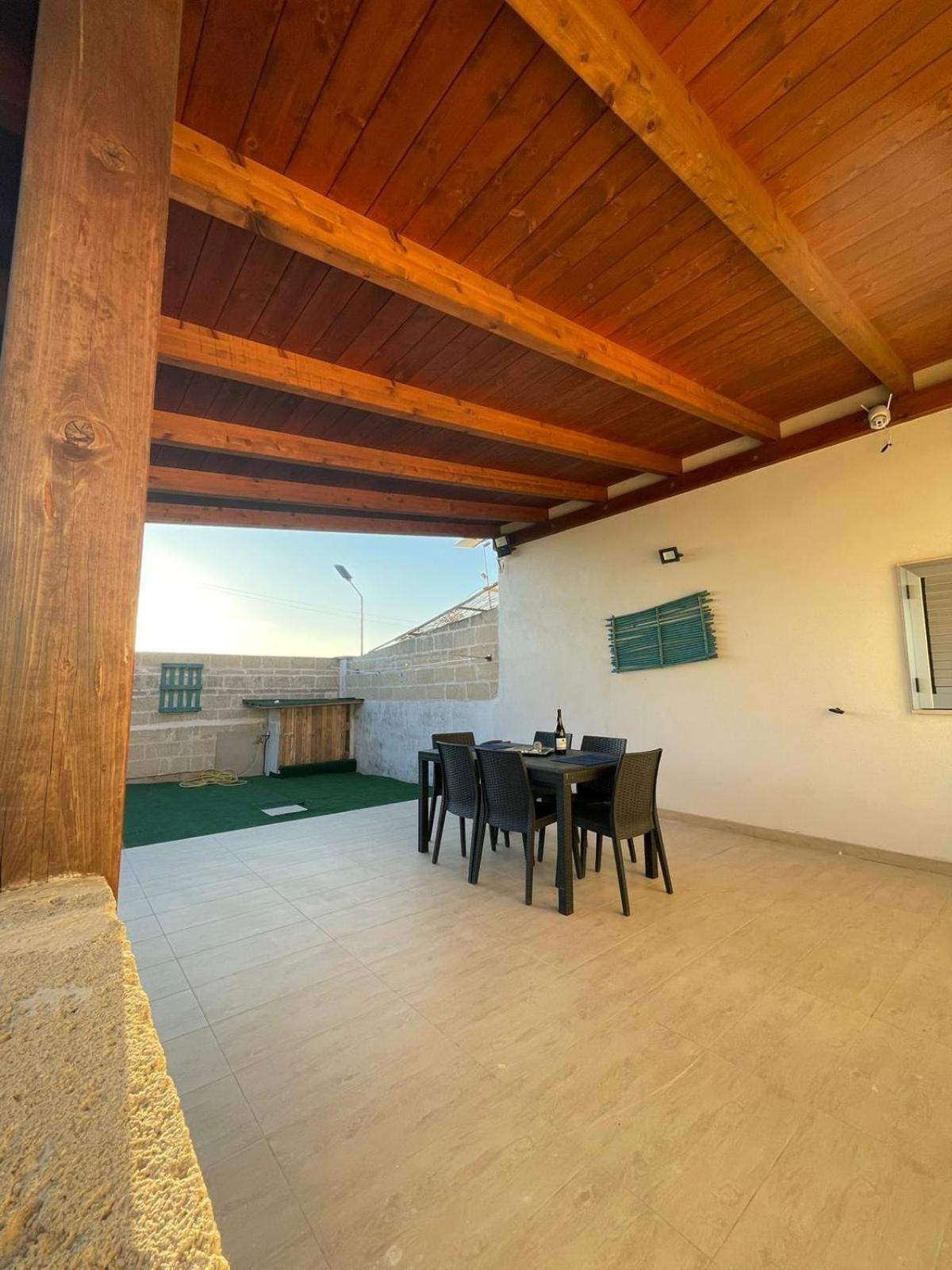 Lu Sole, Lu Mare E Lu Ientu Villa Torre Lapillo Esterno foto